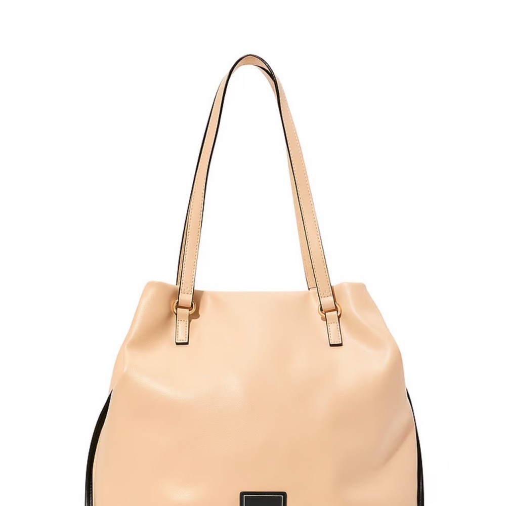 •Cute Victoria’s Secret hand bag• - Picture 2 of 6